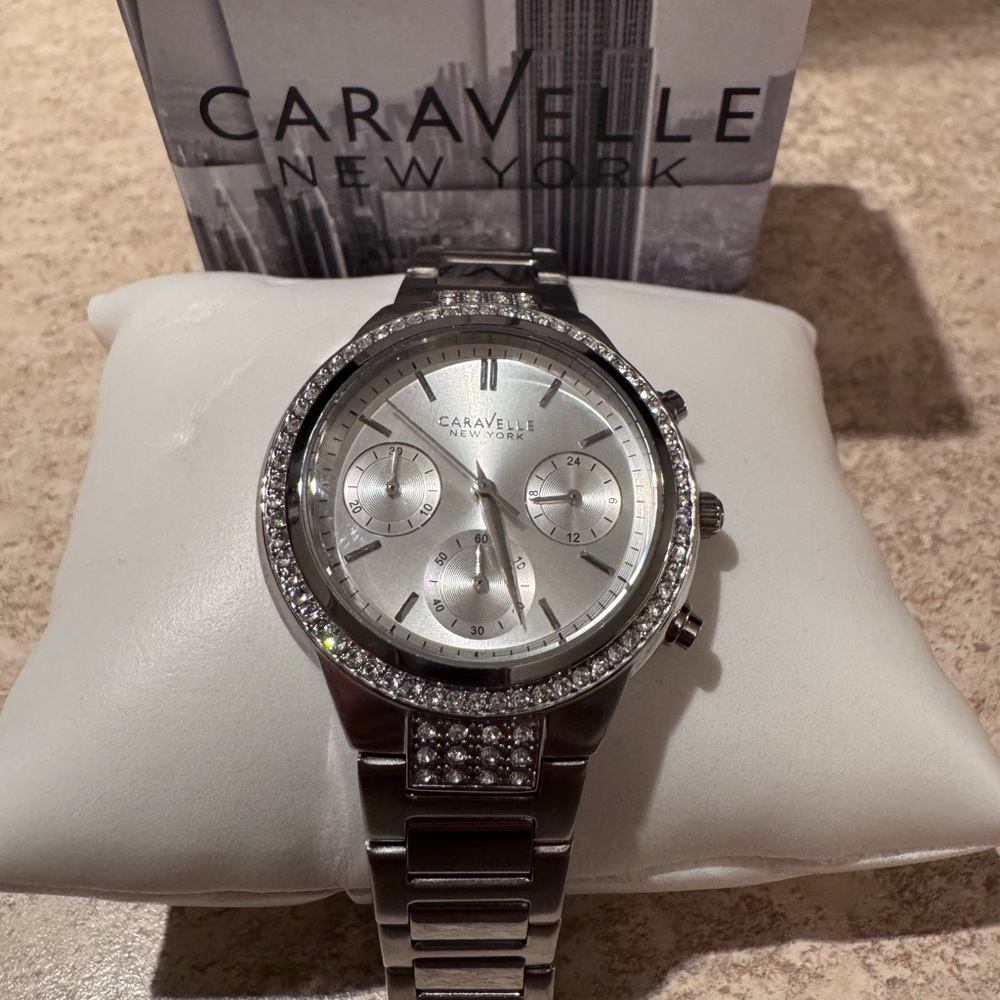 Caravelle New York color silver with zircon small size